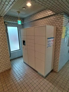 【設備】 | サンマリーナ新子安 | 【サンマリーナ新子安】宅配ボックス付きです。
