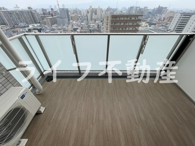 プレジオ永和ASIANのバルコニー|外からの目が気にならないバルコニーで洗濯物が干せます
