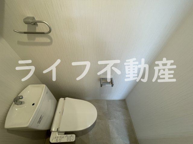 プレジオ永和ASIANのトイレ|落ち着いた色調のトイレです