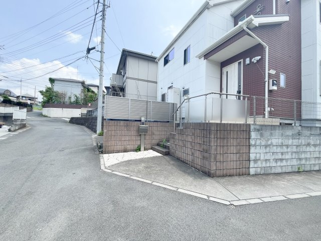 小手指南6丁目の玄関|全身鏡×収納を備えた玄関。靴や小物もスッキリ、毎日気持ちよく使える空間です♪