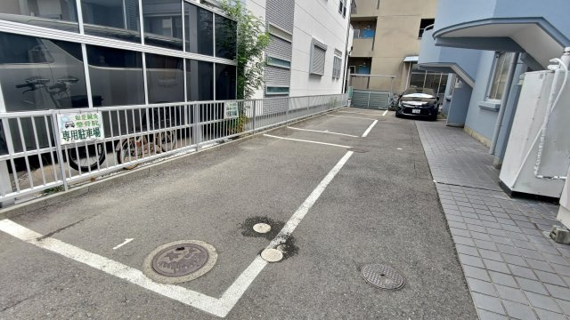 Yuuハイツの駐車場