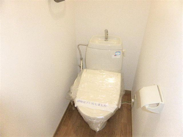 ビーライン原市のトイレ|102号室の物となり、実際のお部屋とは異なります。