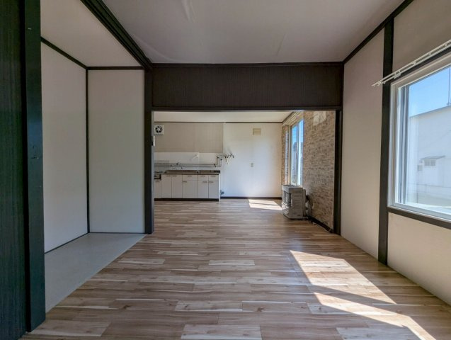 シャルロット愛国の居間・リビング