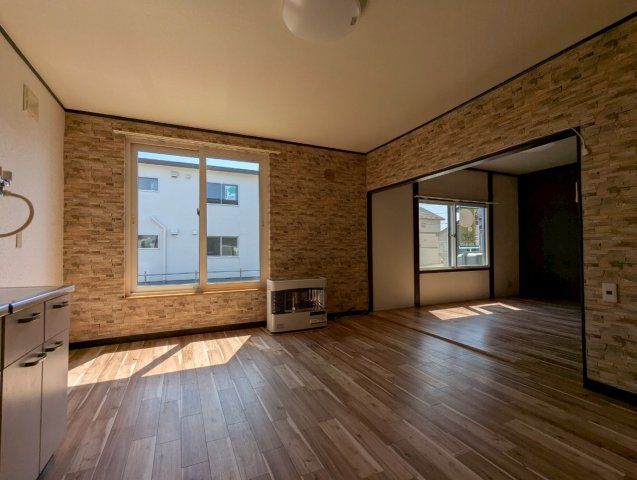 シャルロット愛国の居間・リビング