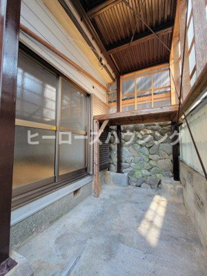 【その他】 | 柴原町5丁目貸家 | バイク・自転車置場！屋根付きです！