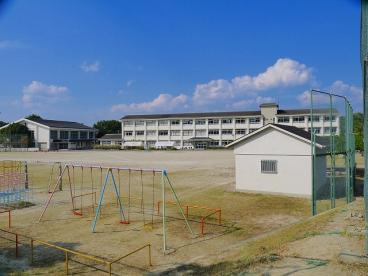 グリーンフィールド平城山の周辺|小学校「奈良市立佐保台小学校まで827m」