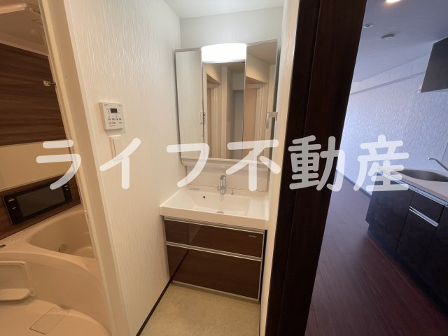 プレジオ永和ASIANの独立洗面台|独立洗面台あり、毎朝おしゃれに忙しい女性の方におすすめです