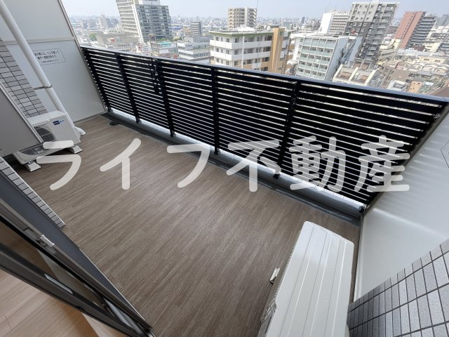 プレジオ永和ASIANのバルコニー|外からの目が気にならないバルコニーで洗濯物が干せます