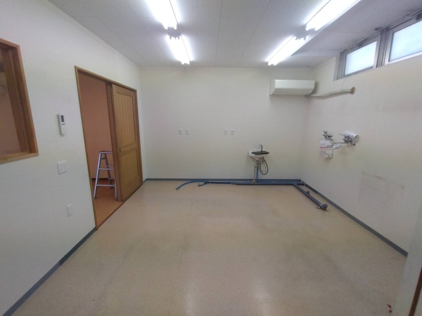 菱池地蔵堂 店舗の居間・リビング