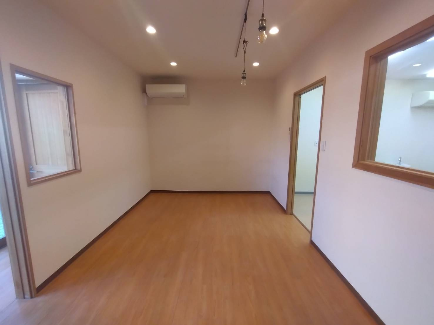 菱池地蔵堂 店舗の居間・リビング