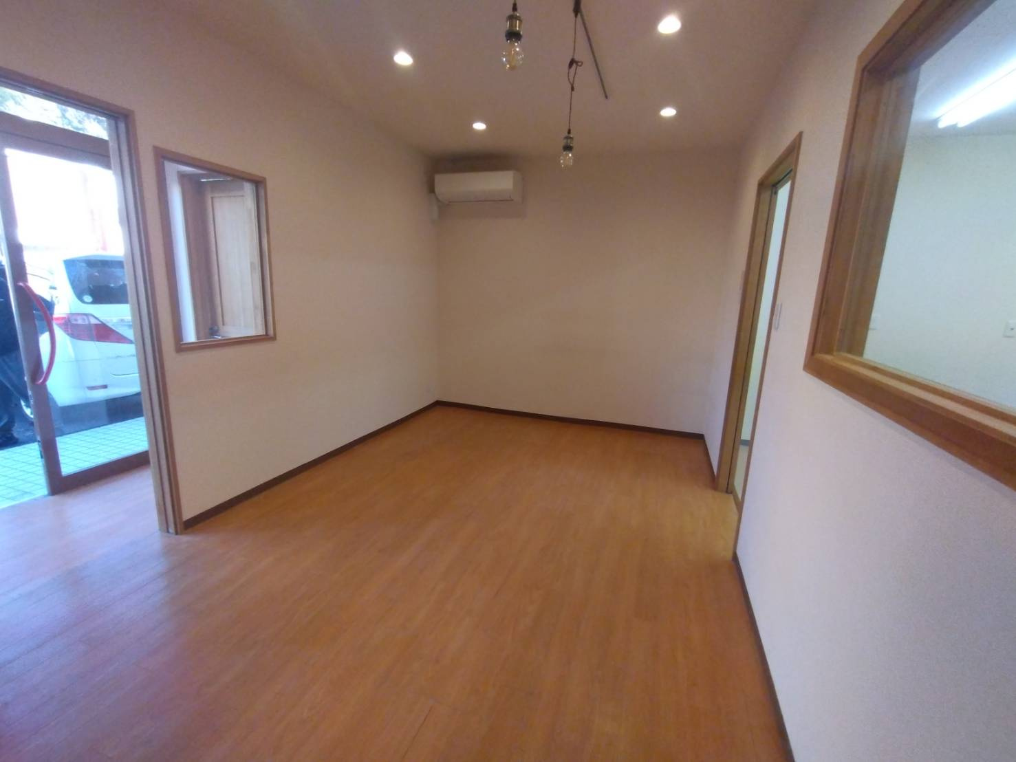 菱池地蔵堂 店舗の居間・リビング