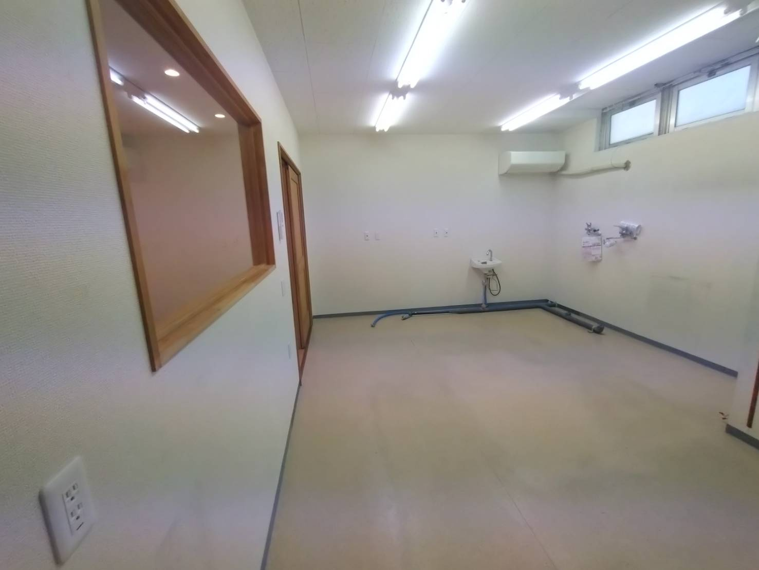 菱池地蔵堂 店舗の内装