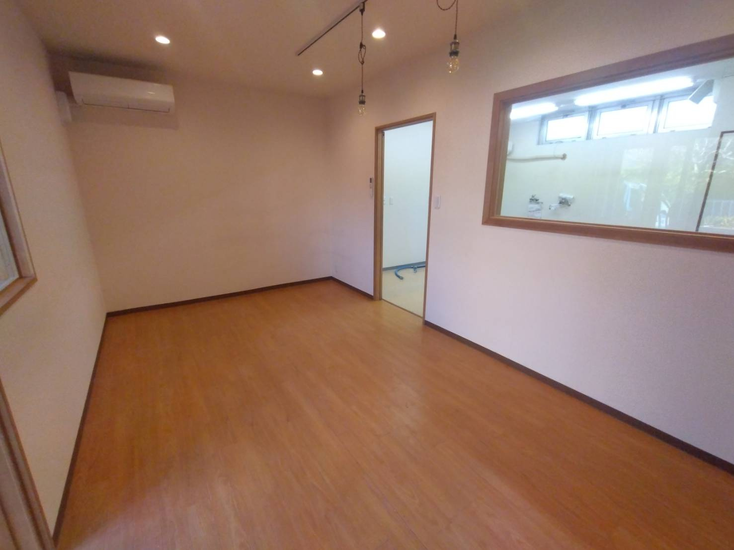 菱池地蔵堂 店舗の居間・リビング