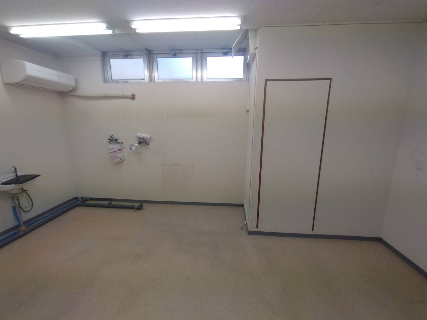 菱池地蔵堂 店舗の居間・リビング