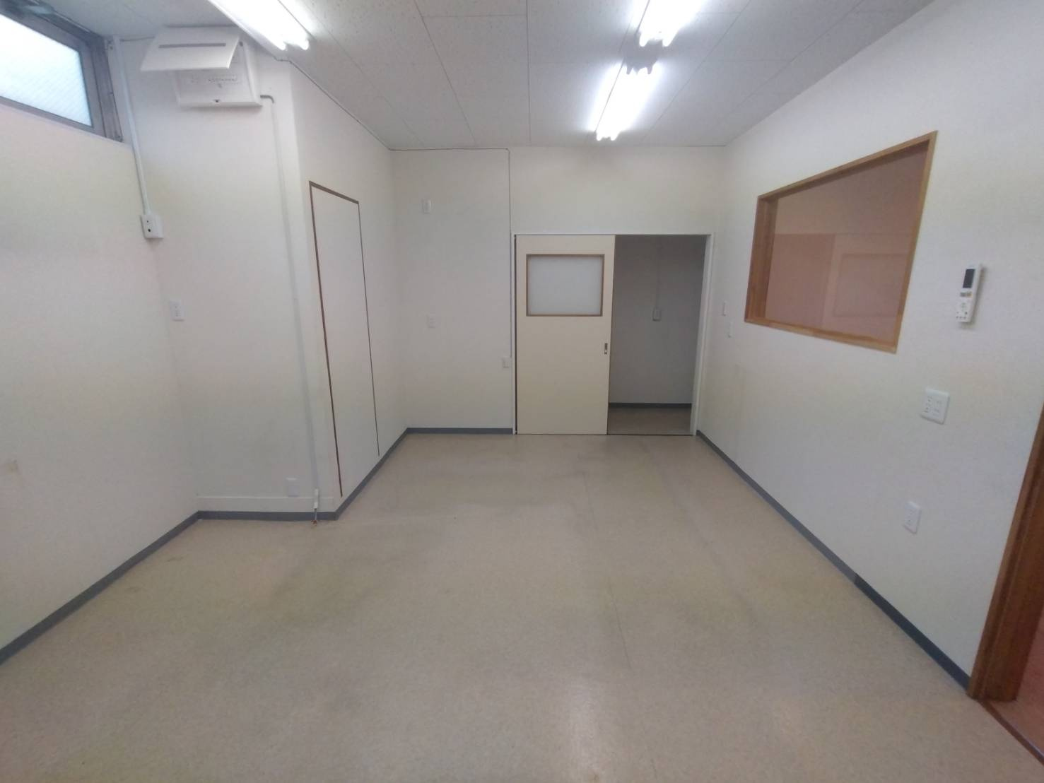 菱池地蔵堂 店舗の居間・リビング