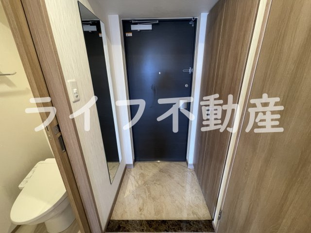 プレジオ永和ASIANの玄関|収納もある玄関です