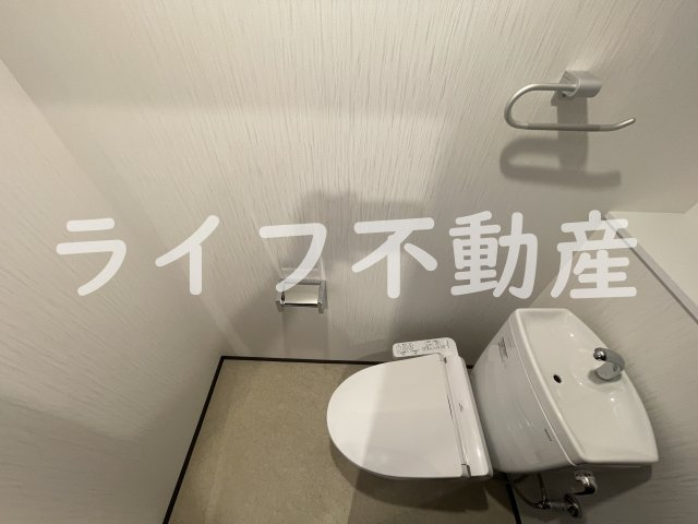 プレジオ永和ASIANのトイレ|落ち着いた色調のトイレです