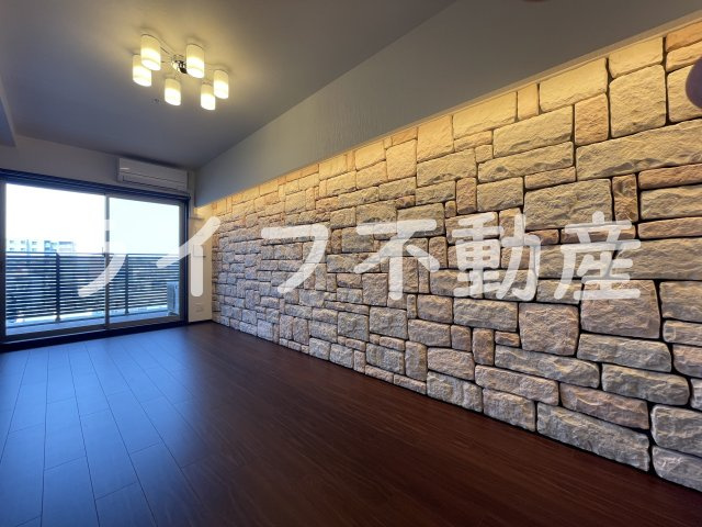 プレジオ永和ASIANの居間・リビング|ゆったりとしたリビングです