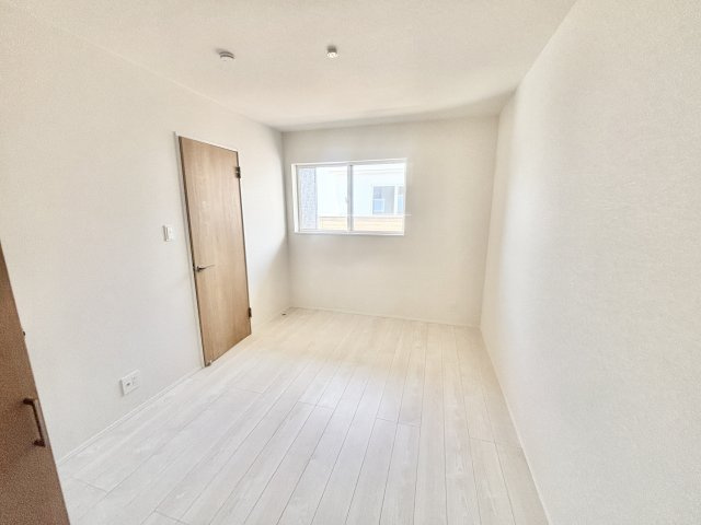 ファーストタウン海部郡第蟹江町今西　全2棟　新築戸建の洋室