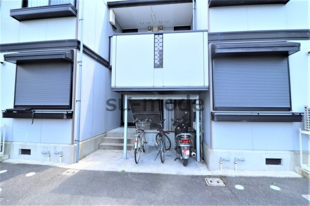 ルミエール萩原のエントランス