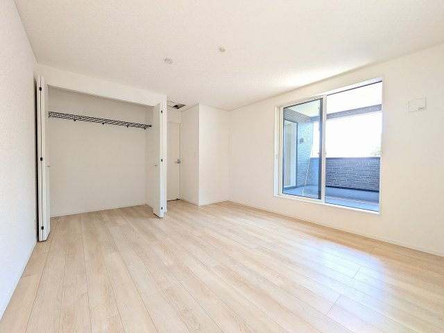 八王子市　川口町　新築一戸建て　８８期の寝室|～2階9.5帖の主寝室　ベッドなど大型家具のレイアウトもしやすい広さです～