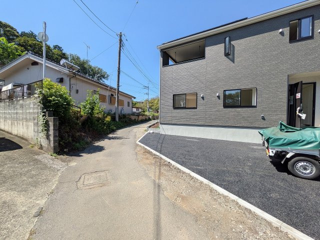 八王子市　川口町　新築一戸建て　８８期の前面道路含む現地写真|～南東側4ｍ道路に面しています～