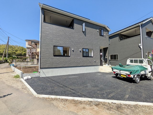 八王子市　川口町　新築一戸建て　８８期の駐車場|～並列3台駐車可能カースペース付き～