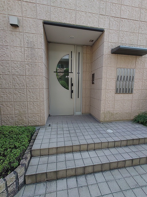 ヘーベルハウス南長崎のエントランス|★オートロック付きのエントランス★