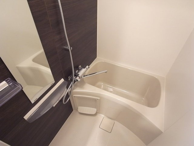 ファーストフィオーレ神戸元町の浴室