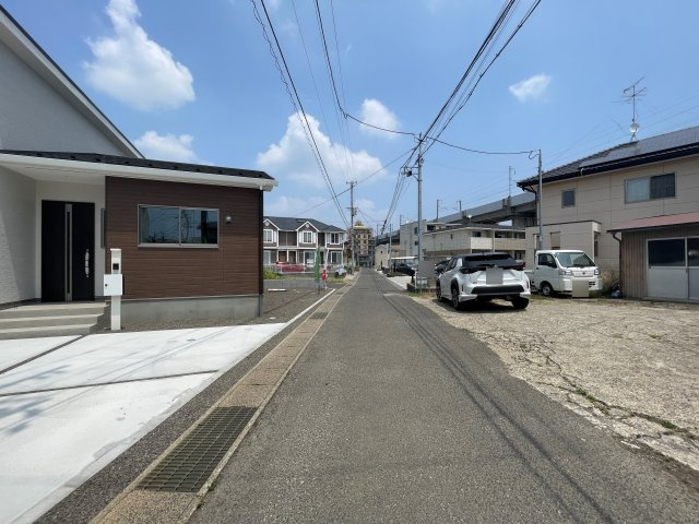 新築戸建・建売　福島市方木田辻　QUADRIFOGLIO　限定1棟の前面道路含む現地写真