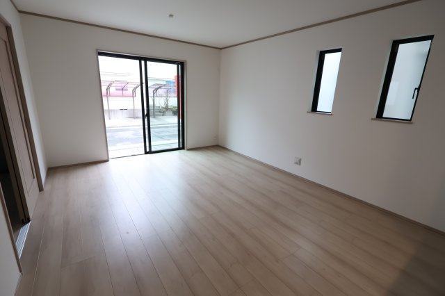 《仲介手数料無料》西区大字指扇775-2新築一戸建てハートフルタウンの居間・リビング