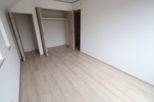 《仲介手数料無料》西区大字指扇775-2新築一戸建てハートフルタウンの洋室