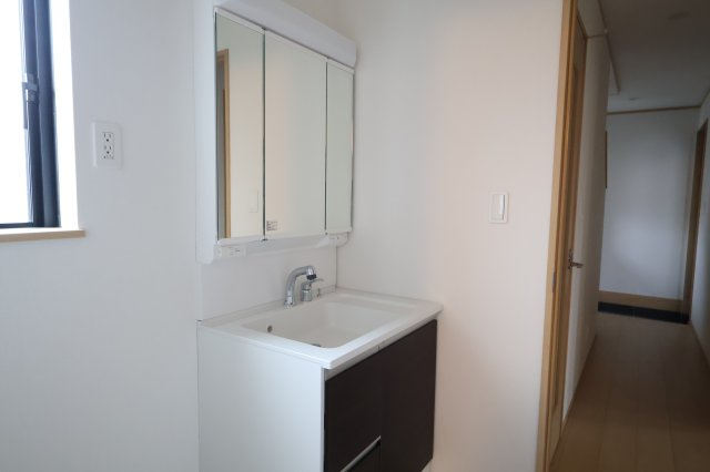 《仲介手数料無料》西区大字指扇775-2新築一戸建てハートフルタウンの独立洗面台
