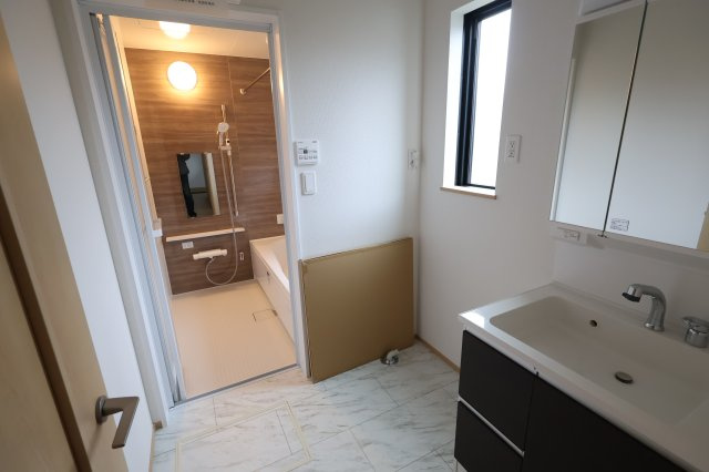 《仲介手数料無料》西区大字指扇775-2新築一戸建てハートフルタウンのランドリースペース