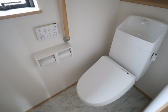 《仲介手数料無料》西区大字指扇775-2新築一戸建てハートフルタウンのトイレ