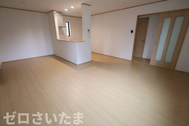 《仲介手数料無料》西区大字指扇775-2新築一戸建てハートフルタウンの居間・リビング