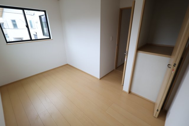 《仲介手数料無料》西区大字指扇775-2新築一戸建てハートフルタウンの洋室