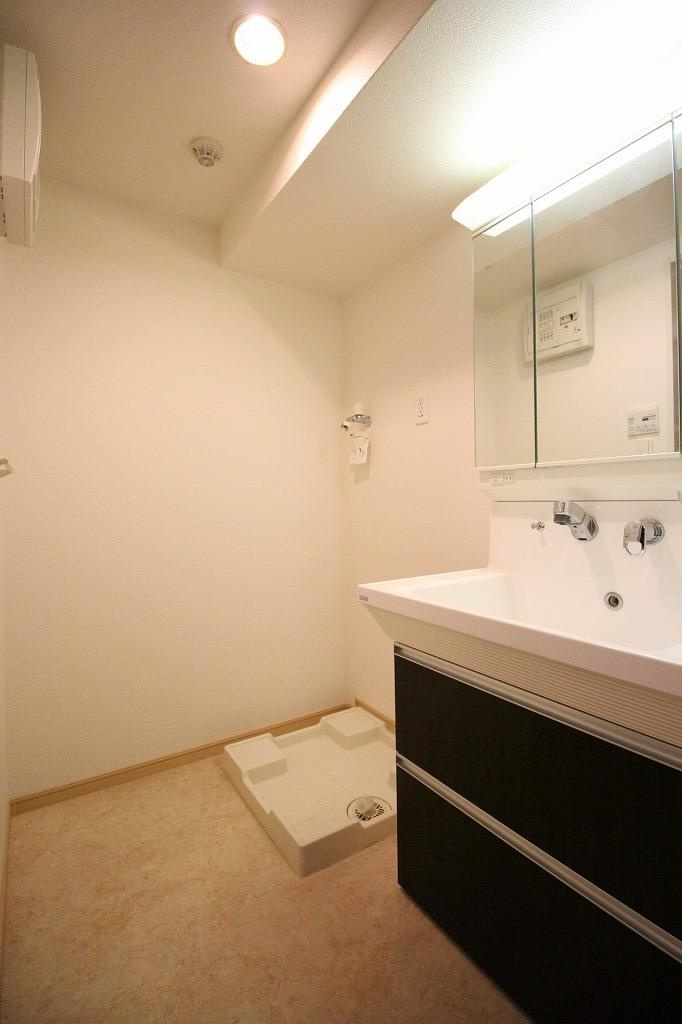 さくら弐番館の洗面所|※お部屋により仕様が異なる場合があります。
