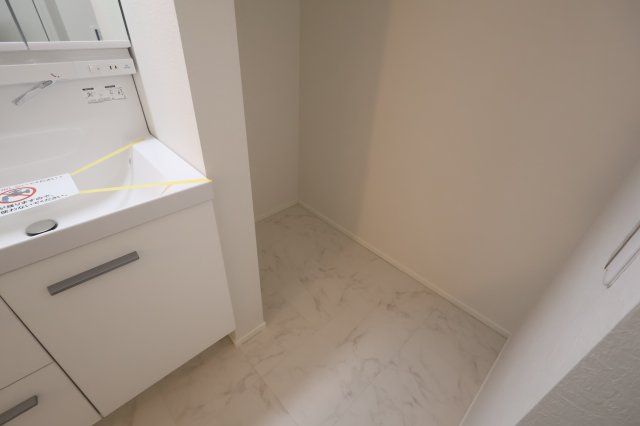 《仲介手数料無料》緑区原山２丁目39-24(全1戸)新築一戸建てケイアイスタイルのランドリースペース|撮影日 2025年10月10日 17:00 曇り