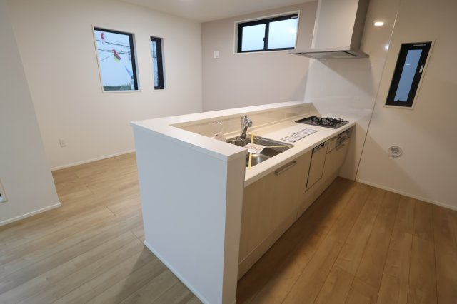 《仲介手数料無料》緑区原山２丁目39-24(全1戸)新築一戸建てケイアイスタイルのキッチン|撮影日 2025年10月10日 17:00 曇り