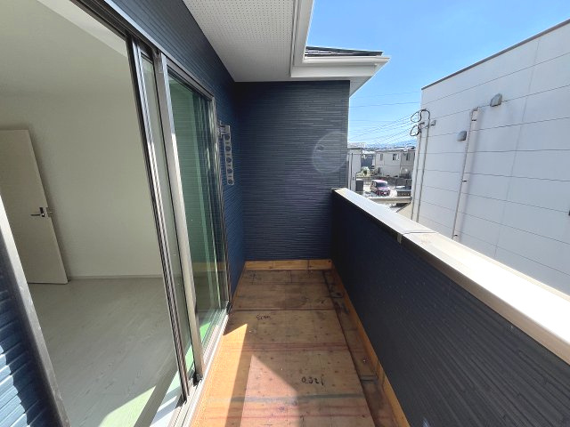 【バルコニー】 | 福岡市南区鶴田4丁目4期　1号棟（全3棟）【仲介手数料無料・0円】 | 現地写真。