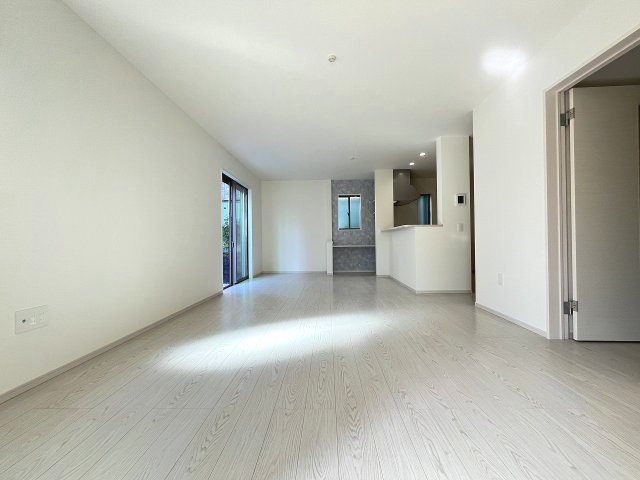 【居間・リビング】 | 福岡市南区鶴田4丁目4期　1号棟（全3棟）【仲介手数料無料・0円】 | 現地写真。