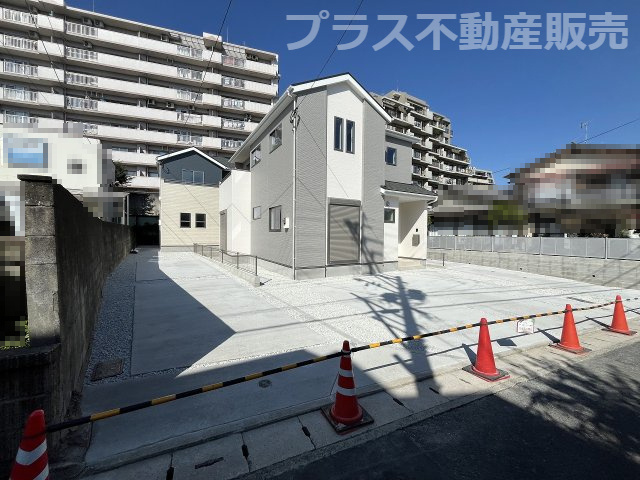 【外観】 | 福岡市南区鶴田4丁目4期　1号棟（全3棟）【仲介手数料無料・0円】 | 現地写真。プラス不動産販売なら、現場の全ての棟をまとめてご見学頂けます。