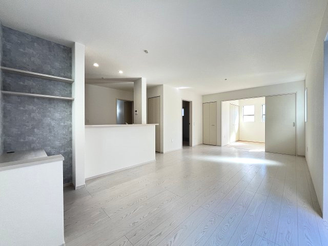 【居間・リビング】 | 福岡市南区鶴田4丁目4期　1号棟（全3棟）【仲介手数料無料・0円】 | 現地写真。リビングです。