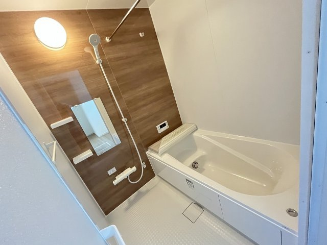 【浴室】 | 福岡市南区鶴田4丁目4期　2号棟（全3棟）【仲介手数料無料・0円】 | 現地写真。浴室です。