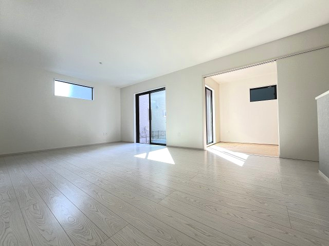 【居間・リビング】 | 福岡市南区鶴田4丁目4期　3号棟（全3棟）【仲介手数料無料・0円】 | 現地写真。