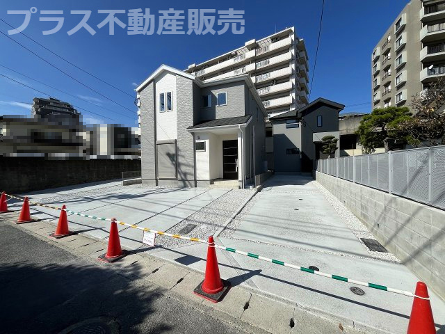 【外観】 | 福岡市南区鶴田4丁目4期　3号棟（全3棟）【仲介手数料無料・0円】 | 現地写真。プラス不動産販売なら、現場の全ての棟をまとめてご見学頂けます。