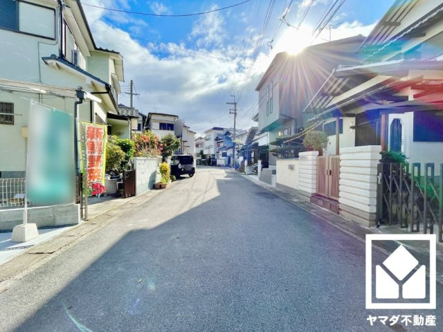 伏見区淀生津町　1期　1号棟の前面道路含む現地写真