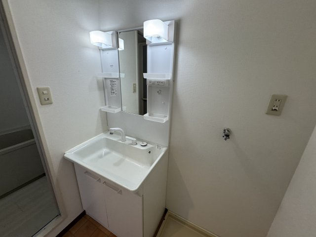 エルヴェ服部の独立洗面台