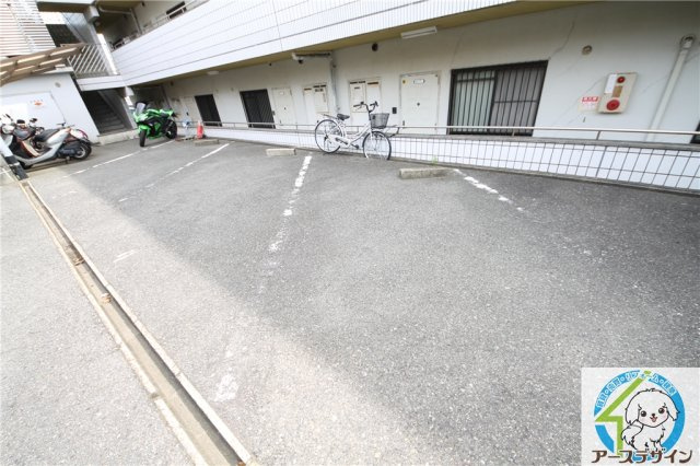 ビアンコ・ディ・モーラの駐車場